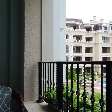 молинезия Lejlighed Sankt Konstantin & Helena