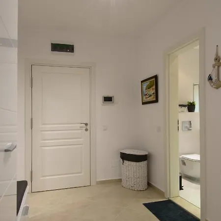 молинезия Lejlighed Sankt Konstantin & Helena